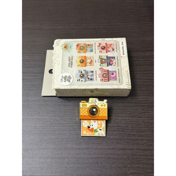 Disney Accessories - Disney Cats & Dogs Camera Sliding Blind Box Enamel Pin - Bolt